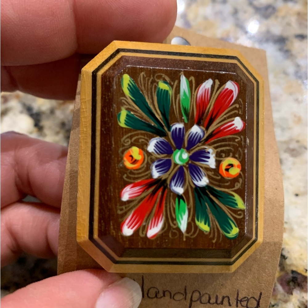 VTG 70’s Handpainted wooden brooch kitschy BOHO Hippie